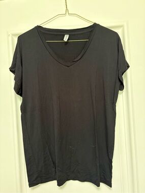Everyday V-Neck Short Sleeve Tee - Black